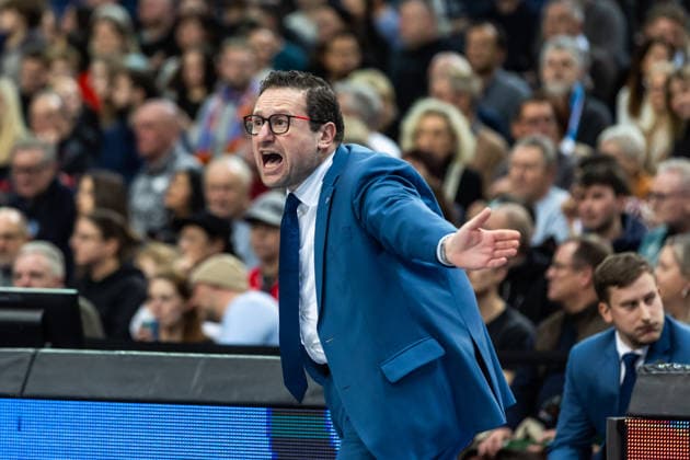 GER, easy-Credit Basketball-Bundesliga, Syntainics MBC - Niners Chemnitz. 26.12.2025, QUARTERBACK Immobilien ARENA, Leipzig, GER, easy-Credit Basketball-Bundesliga, Syntainics MBC - Niners Chemnitz. Marco Ramondino (Head Coach), Syntainics MBC Â Foto Alexander Trienitz Leipzig QUARTERBACK Immobilien ARENA Sachsen Deutschland