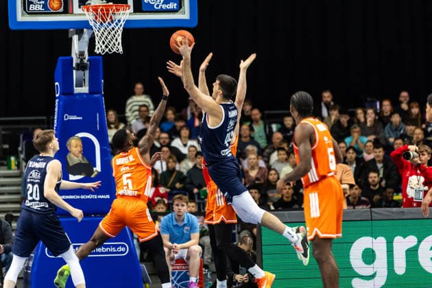 GER, easy-Credit Basketball-Bundesliga, Syntainics MBC - Niners Chemnitz. 26.12.2025, QUARTERBACK Immobilien ARENA, Leipzig, GER, easy-Credit Basketball-Bundesliga, Syntainics MBC - Niners Chemnitz. Jure Planinic (Syntainics MBC, 44) Â Foto Alexander Trienitz Leipzig QUARTERBACK Immobilien ARENA Sachsen Deutschland