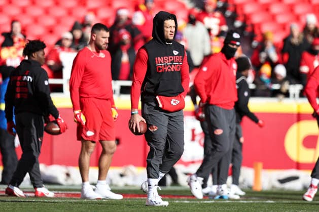 KANSAS CITY, MO - DECEMBER 14: Kansas City Chiefs quarterback Patrick Mahomes (15) wears an Inspire Change hoodie before an NFL, American Football Herren, USA game between the Los Angeles Chargers and Kansas City Chiefs on December 14, 2025 at GEHA Field at Arrowhead Stadium in Kansas City, MO. (Photo by Scott Winters Icon Sportswire) NFL: DEC 14 Chargers at Chiefs EDITORIAL USE ONLY Icon2512140151