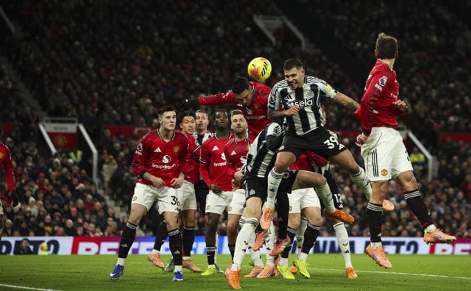 Manchester United, ManU v Newcastle United, FA Premier League 26.12.25 Manchester United v Newcastle United, FA Premier League Bradley Ormesher The Times Bruno Guimarães of Newcastle United heads at goal  Copyright: xBradleyxOrmesherx NINTCHDBPICT001047996031