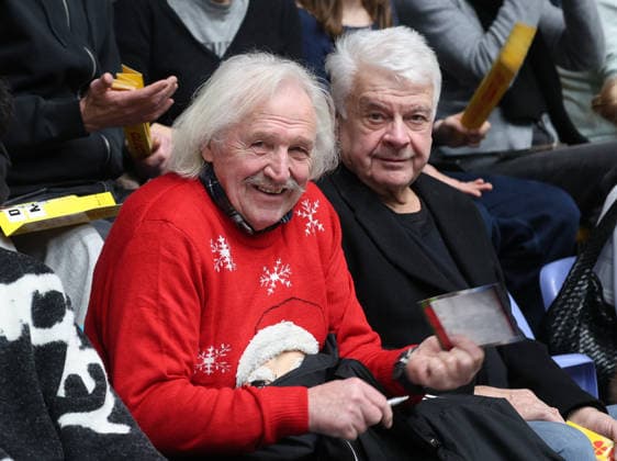 Die hessisch-serbische Trainer-Legende Dragslav Stepanovic beim Autogramm schreiben GER, Frankfurt Skyliners vs. FC Bayern Muenchen, Basketball-Bundesliga, easyCredit BBL, 12. Spieltag, Saison 2025-26, 26.12.2025, GER, Frankfurt Skyliners vs. FC Bayern Muenchen, Basketball-Bundesliga, easyCredit BBL, 12. Spieltag, Saison 2025-26, 26.12.2025, Koeln Copyright: xEibner-Pressefoto JoergxNiebergax EP_JNL