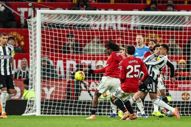 Premier League Manchester United, ManU v Newcastle United Patrick Dorgu of Manchester Untied scores to make it 1-0 during the Premier League match Manchester United vs Newcastle United at Old Trafford, Manchester, United Kingdom, 26th December 2025 (Photo by Alfie Cosgrove News Images) Manchester Old Trafford Greater Manchester United Kingdom Copyright: xAlfiexCosgrove NewsxImagesx