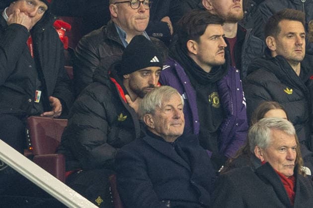 Football - FA Premier League - Manchester United, ManU FC v Newcastle United FC MANCHESTER, ENGLAND - Boxing Day, Friday, December 26, 2025: Manchester United s Bruno Fernandes watching from the stands during the FA Premier League match between Manchester United FC and Newcastle United at Old Trafford. (Photo by David Rawcliffe Propaganda) MANCHESTER Old Trafford GREATER MANCHESTER ENGLAND  Copyright: xDavidxRawcliffex P2025-12-26-Man_U_Newcastle-11