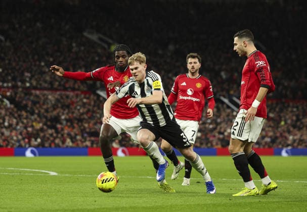 Manchester United, ManU v Newcastle United, FA Premier League 26.12.25 Manchester United v Newcastle United, FA Premier League Bradley Ormesher The Times Lewis Hall of Newcastle United and Ayden Heaven of Manchester United  Copyright: xBradleyxOrmesherx NINTCHDBPICT001047996619