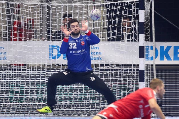 26.12.2025, xtgx, Handball Daikin HBL MT Melsungen - TVB Stuttgart emspor, v.l. Kristof Palasics (Melsungen, 32) Parade, haelt den Ball, faengt den Ball, pariert Kassel