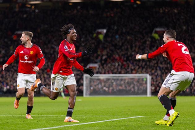 Football - FA Premier League - Manchester United, ManU FC v Newcastle United FC MANCHESTER, ENGLAND - Boxing Day, Friday, December 26, 2025: Manchester United s Patrick Dorgu celebrates with team-mate Manuel Ugarte (R) after scoring the first goal during the FA Premier League match between Manchester United FC and Newcastle United at Old Trafford. (Photo by David Rawcliffe Propaganda) MANCHESTER Old Trafford GREATER MANCHESTER ENGLAND  Copyright: xDavidxRawcliffex P2025-12-26-Man_U_Newcastle-17