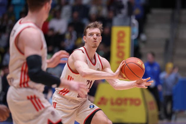 Frankfurt Skyliners - FC Bayern München Basketball, easyCredit BBL Justus Hollatz (FC Bayern, 21). Spiel der easyCredit BBL zwischen den Frankfurt Skyliners und dem FC Bayern Basketball am 26. Dezember 2025 in der Süwag Energie ARENA in Frankfurt am Main., Frankfurt am Main Hessen Deutschland Süwag Energie ARENA