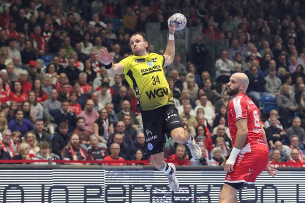 26.12.2025, xtgx, MT Melsungen - TVB Stuttgart v.l. Kai Haefner (Häfner, Stuttgart, 34) wirft Tor, Torschuetze, erzielt Tor, Treffer, scores the goal Kassel