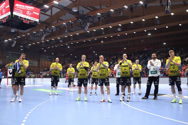 26.12.2025, xtgx, MT Melsungen - TVB Stuttgart v.l. Stuttgart enttaeuscht, schaut enttaeuscht, niedergeschlagen, disappointed Kassel