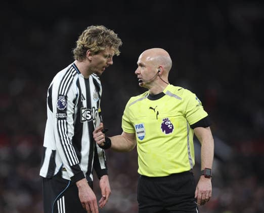 Manchester United, ManU v Newcastle United, FA Premier League 26.12.25 Manchester United v Newcastle United, FA Premier League Bradley Ormesher The Times Matheus Cunha of Manchester United and Nick Woltemade of Newcastle United argue  Copyright: xBradleyxOrmesherx NINTCHDBPICT001047997476