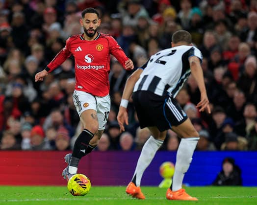 Manchester United, ManU v Newcastle United, Premier League Matheus Cunha (10) of Manchester United runs with the ball during the Premier League match between Manchester United and Newcastle United at Old Trafford, Manchester, UK on 26 December 2025. Manchester Old Trafford Greater Manchester UK Editorial use only DataCo restrictions apply See www.football-dataco.com , Copyright: xConorxMolloyx PSI-23465-0035
