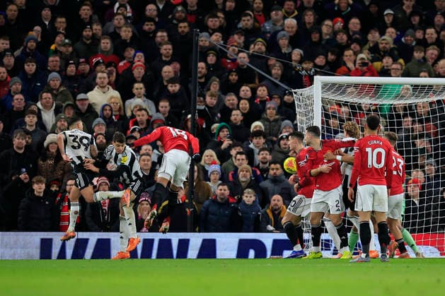 Manchester United, ManU v Newcastle United, Premier League Bruno Guimaraes (39) of Newcastle United gets a header on goal during the Premier League match between Manchester United and Newcastle United at Old Trafford, Manchester, UK on 26 December 2025. Manchester Old Trafford Greater Manchester UK Editorial use only DataCo restrictions apply See www.football-dataco.com , Copyright: xConorxMolloyx PSI-23465-0039