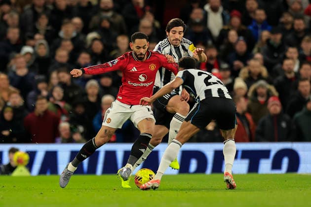 Manchester United, ManU v Newcastle United, Premier League Matheus Cunha (10) of Manchester United is challenged by Sandro Tonali (8) of Newcastle United during the Premier League match between Manchester United and Newcastle United at Old Trafford, Manchester, UK on 26 December 2025. Manchester Old Trafford Greater Manchester UK Editorial use only DataCo restrictions apply See www.football-dataco.com , Copyright: xConorxMolloyx PSI-23465-0040