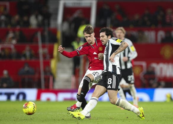 Manchester United, ManU v Newcastle United, FA Premier League 27.12.25 Manchester United v Newcastle United, FA Premier League Bradley Ormesher The Times Jack Fletcher of Manchester United and Sandro Tonali of Newcastle United  Copyright: xBradleyxOrmesherx NINTCHDBPICT001047998518