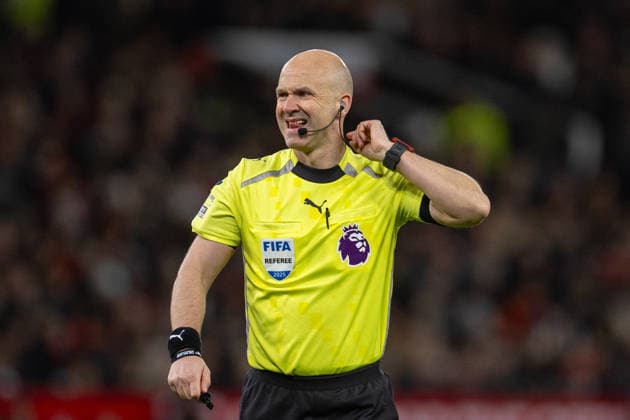 Football - FA Premier League - Manchester United, ManU FC v Newcastle United FC MANCHESTER, ENGLAND - Boxing Day, Friday, December 26, 2025: Referee Anthony Taylor during the FA Premier League match between Manchester United FC and Newcastle United at Old Trafford. (Photo by David Rawcliffe Propaganda) MANCHESTER Old Trafford GREATER MANCHESTER ENGLAND  Copyright: xDavidxRawcliffex P2025-12-26-Man_U_Newcastle-36
