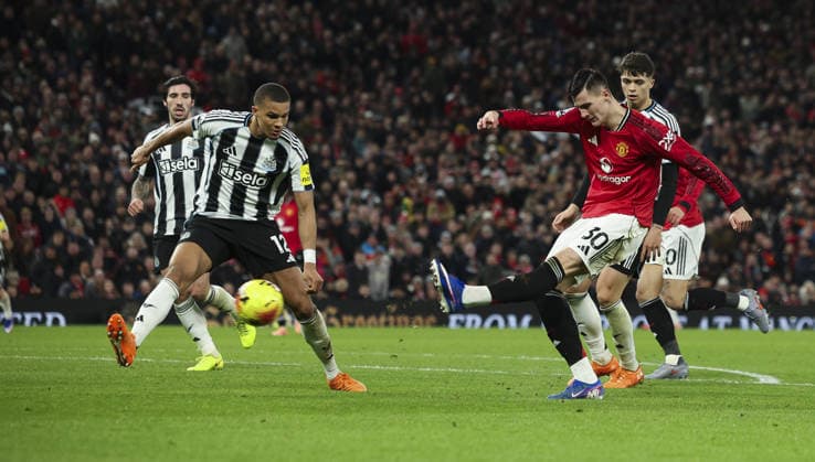 Manchester United, ManU v Newcastle United, FA Premier League 27.12.25 Manchester United v Newcastle United, FA Premier League Bradley Ormesher The Times Benjamin Sesko of Manchester United has shot at goal  Copyright: xBradleyxOrmesherx NINTCHDBPICT001047999746