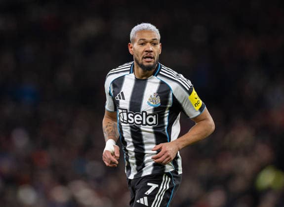 Football - FA Premier League - Manchester United, ManU FC v Newcastle United FC MANCHESTER, ENGLAND - Boxing Day, Friday, December 26, 2025: Newcastle United s Joelinton Cassio Apolinario de Lira, with his hair dyed silver, during the FA Premier League match between Manchester United FC and Newcastle United at Old Trafford. (Photo by David Rawcliffe Propaganda) MANCHESTER Old Trafford GREATER MANCHESTER ENGLAND  Copyright: xDavidxRawcliffex P2025-12-26-Man_U_Newcastle-51