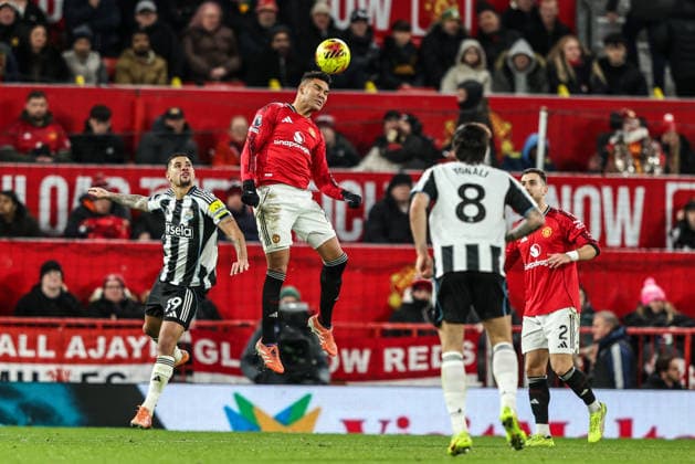 Premier League Manchester United, ManU v Newcastle United Casemiro of Manchester Untied jumps up to win the high ball during the Premier League match Manchester United vs Newcastle United at Old Trafford, Manchester, United Kingdom, 26th December 2025 (Photo by Alfie Cosgrove News Images) Manchester Old Trafford Greater Manchester United Kingdom Copyright: xAlfiexCosgrove NewsxImagesx