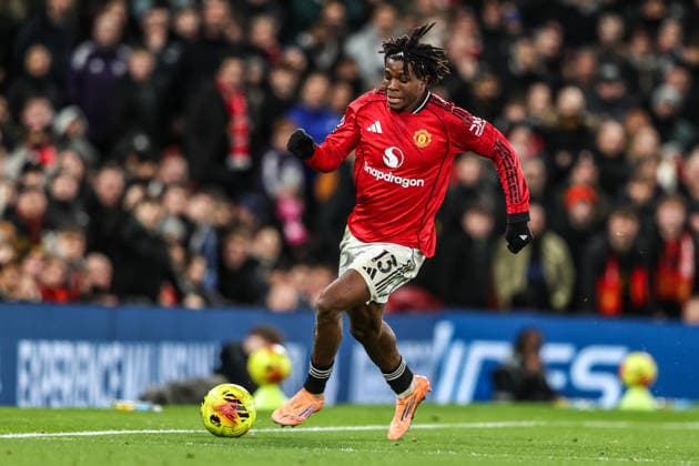 Premier League Manchester United, ManU v Newcastle United Patrick Dorgu of Manchester Untied breaks with the ball during the Premier League match Manchester United vs Newcastle United at Old Trafford, Manchester, United Kingdom, 26th December 2025 (Photo by Alfie Cosgrove News Images) Manchester Old Trafford Greater Manchester United Kingdom Copyright: xAlfiexCosgrove NewsxImagesx