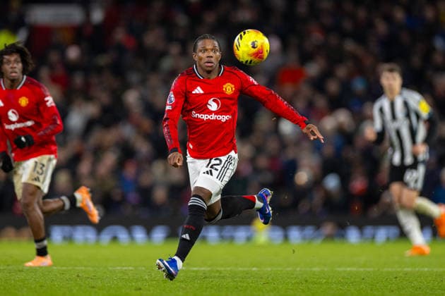 Football - FA Premier League - Manchester United, ManU FC v Newcastle United FC MANCHESTER, ENGLAND - Boxing Day, Friday, December 26, 2025: Manchester United s Tyrell Malacia during the FA Premier League match between Manchester United FC and Newcastle United at Old Trafford. (Photo by David Rawcliffe Propaganda) MANCHESTER Old Trafford GREATER MANCHESTER ENGLAND  Copyright: xDavidxRawcliffex P2025-12-26-Man_U_Newcastle-58