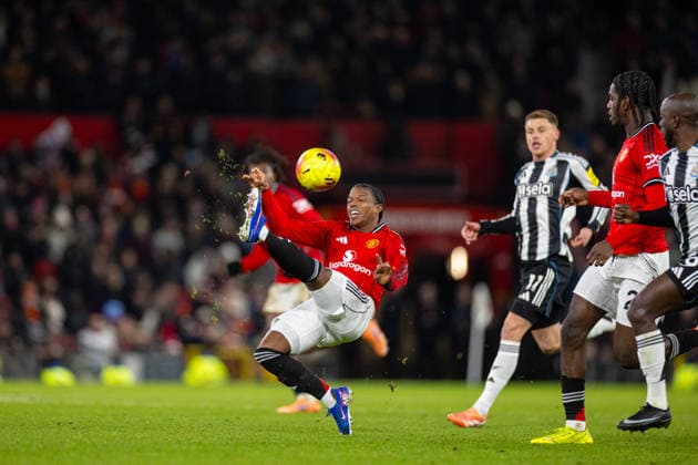 Football - FA Premier League - Manchester United, ManU FC v Newcastle United FC MANCHESTER, ENGLAND - Boxing Day, Friday, December 26, 2025: Manchester United s Tyrell Malacia during the FA Premier League match between Manchester United FC and Newcastle United at Old Trafford. (Photo by David Rawcliffe Propaganda) MANCHESTER Old Trafford GREATER MANCHESTER ENGLAND  Copyright: xDavidxRawcliffex P2025-12-26-Man_U_Newcastle-59