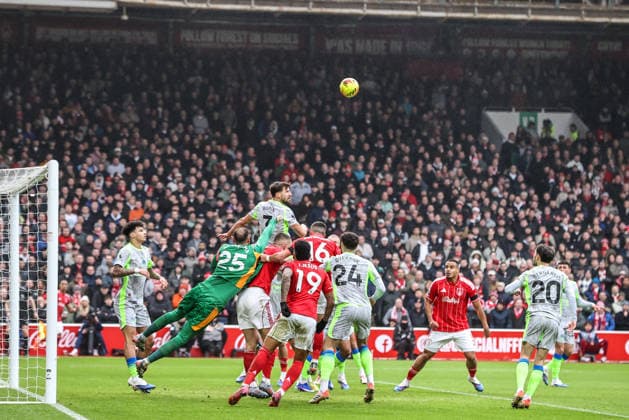 Premier League Nottingham Forest v Manchester City Ruben Dias of Manchester City heads the ball clear during the Premier League match Nottingham Forest vs Manchester City at City Ground, Nottingham, United Kingdom, 27th December 2025 (Photo by Alfie Cosgrove News Images) Nottingham City Ground Nottinghamshire United Kingdom Copyright: xAlfiexCosgrove NewsxImagesx