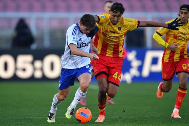 Lecce™s central defender Tiago Gabriel (44 US Lecce) and Como s Attacking Midfielder Nico Paz (10 Como 1907) in action during the Serie A Enilive soccer matchday 17 between US Lecce and Como 1907 at the Via del Mare Stadium in Lecce, Italy, Saturday, December 27, 2025. (Credit Image: Giovanni Evangelista LaPresse)  Copyright: xGiovannixEvangelista LaPressex