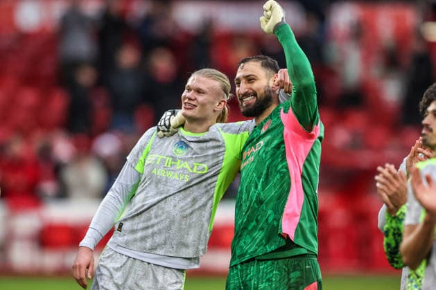 Premier League Nottingham Forest v Manchester City Erling Haland of Manchester City and Manchester City goalkeeper Gianluigi Donnarumma celebrate the win during the Premier League match Nottingham Forest vs Manchester City at City Ground, Nottingham, United Kingdom, 27th December 2025 (Photo by Alfie Cosgrove News Images) Nottingham City Ground Nottinghamshire United Kingdom Copyright: xAlfiexCosgrove NewsxImagesx