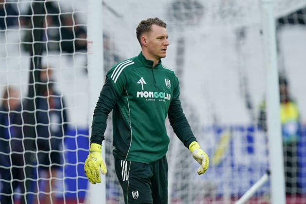 West Ham United v Fulham, Premier League Bernd Leno of Fulham warming up prior to the West Ham United v Fulham Premier League match at the London Stadium, London, England on 27 December 2025 Credit: Dylan Hepworth Every Second Media Editorial use only. All images are copyright Every Second Media Limited. No images may be reproduced without prior permission. All rights reserved. Premier League and Football League images are subject to licensing agreements with Football DataCo Limited. see https: www.football-dataco.com Copyright: xIMAGO EveryxSecondxMediax ESM-1725-0014 DylanxHepworthx xEveryxSecondxMediax
