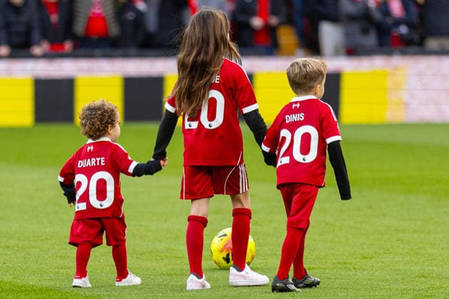 Football - FA Premier League - Liverpool FC v Wolverhampton Wanderers FC LIVERPOOL, ENGLAND - Saturday, December 27, 2025: Dinis and Duarte, Diogo Jota s children as mascots before the FA Premier League match between Liverpool FC and Wolverhampton Wanderers FC at Anfield. (Photo by David Rawcliffe Propaganda) LIVERPOOL Anfield MERSEYSIDE ENGLAND  Copyright: xDavidxRawcliffex P2025-12-27-Liverpool_Wolves-19
