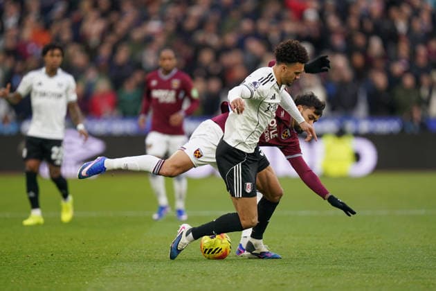 West Ham United v Fulham, Premier League Lucas Paqueta of West Ham United and Antonee Robinson of Fulham battling for the ball during the West Ham United v Fulham Premier League match at the London Stadium, London, England on 27 December 2025 Credit: Dylan Hepworth Every Second Media Editorial use only. All images are copyright Every Second Media Limited. No images may be reproduced without prior permission. All rights reserved. Premier League and Football League images are subject to licensing agreements with Football DataCo Limited. see https: www.football-dataco.com Copyright: xIMAGO EveryxSecondxMediax ESM-1725-0021 DylanxHepworthx xEveryxSecondxMediax