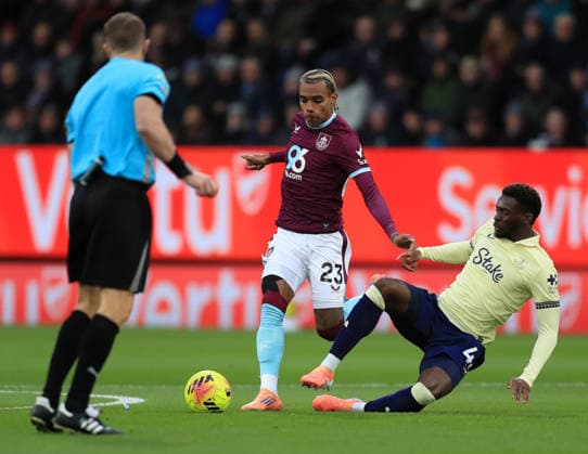 27th December 2025; Turf Moor, Burnley, Lancashire, England; Premier League Football, Burnley versus Everton; Tim Iroegbunam of Everton slides in to tackle Lucas Pires of Burnley  DavidxBlunsden