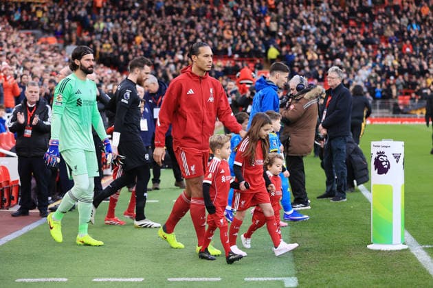 Football - Premier League - Liverpool v Wolverhampton Wanderers 27th December 2025 - Premier League - Liverpool v Wolverhampton Wanderers - Virgil van Dijk of Liverpool walks out with the children of former player Diogo Jota as mascots - Photo: Simon Stacpoole Offside. Liverpool UK Copyright: xSimonxStacpoolexOffside