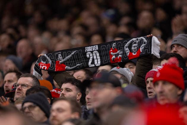 Football - FA Premier League - Liverpool FC v Wolverhampton Wanderers FC LIVERPOOL, ENGLAND - Saturday, December 27, 2025: A Liverpool supporters holding up a Diogo Jota scarf during the FA Premier League match between Liverpool FC and Wolverhampton Wanderers FC at Anfield. (Photo by David Rawcliffe Propaganda) LIVERPOOL Anfield MERSEYSIDE ENGLAND  Copyright: xDavidxRawcliffex P2025-12-27-Liverpool_Wolves-34