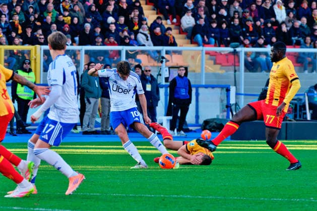 Nico Paz of Como 1907 scores a goal of 0-1 during US Lecce vs Como 1907, Italian soccer Serie A match in Lecce, Italy, December 27 2025  Copyright: xEmmanuelexMastrodonato IPAxSportx xipa-agency.netx xx IPA_69492465 IPA_Agency_IPA69492465