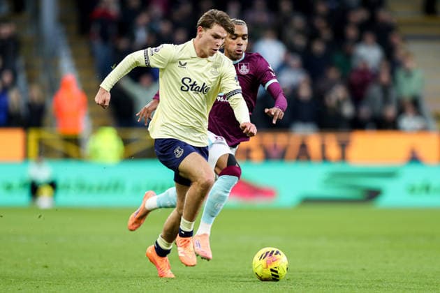 Premier League Burnley v Everton Tyler Dibling of Everton with ball at his feet during the Premier League match Burnley vs Everton at Turf Moor, Burnley, United Kingdom, 27th December 2025 (Photo by Jorge Horsted News Images) Burnley Turf Moor Lancashire United Kingdom Copyright: xJorgexHorsted NewsxImagesx