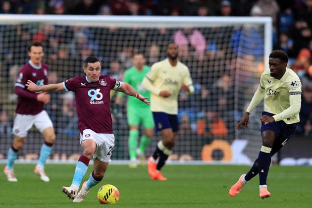 27th December 2025; Turf Moor, Burnley, Lancashire, England; Premier League Football, Burnley versus Everton; Josh Cullen of Burnley controls the ball  DavidxBlunsden