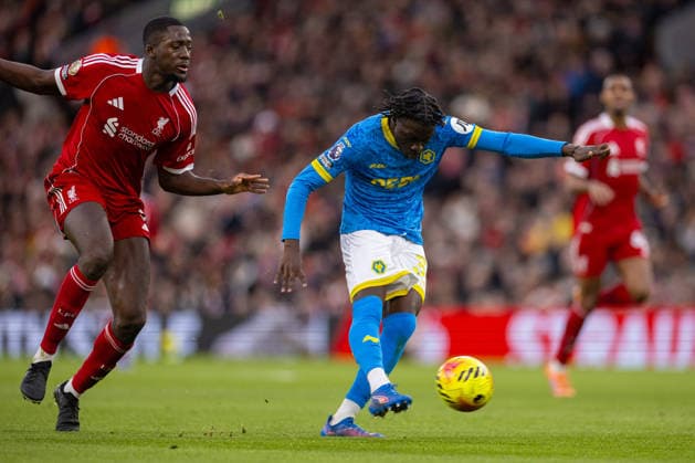 Football - FA Premier League - Liverpool FC v Wolverhampton Wanderers FC LIVERPOOL, ENGLAND - Saturday, December 27, 2025: Wolverhampton Wanderers Mateus ManÃ with an attempt on goal during the FA Premier League match between Liverpool FC and Wolverhampton Wanderers FC at Anfield. (Photo by David Rawcliffe Propaganda) LIVERPOOL Anfield MERSEYSIDE ENGLAND  Copyright: xDavidxRawcliffex P2025-12-27-Liverpool_Wolves-36