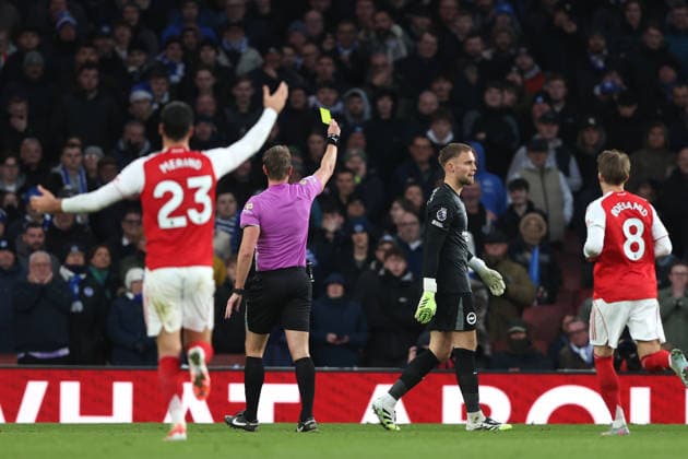 Arsenal v Brighton & Hove Albion 27 December 2025 London - Premier League Football - Arsenal v Brighton & Hove Albion - Arsenal players protest as the referee only shows a yellow card to Brighton & Hove Albion goalkeeper Bart Verbruggen - (Photo by Mark Leech). London UK Copyright: xMarkxLeechxOffside