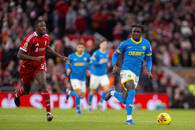 Football - FA Premier League - Liverpool FC v Wolverhampton Wanderers FC LIVERPOOL, ENGLAND - Saturday, December 27, 2025: Wolverhampton Wanderers Mateus ManÃ sprints under pressure from Liverpool s Ibrahima KonatÃ (L) during the FA Premier League match between Liverpool FC and Wolverhampton Wanderers FC at Anfield. (Photo by David Rawcliffe Propaganda) LIVERPOOL Anfield MERSEYSIDE ENGLAND  Copyright: xDavidxRawcliffex P2025-12-27-Liverpool_Wolves-52