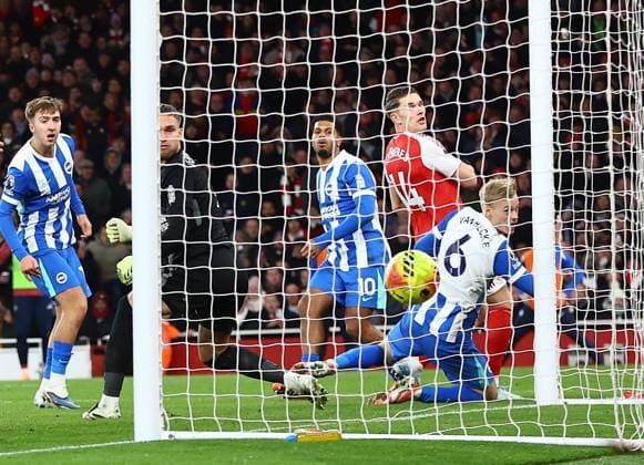 Georginio Rutter of Brighton & Hove Albion scores an own goal Arsenal v Brighton and Hove Albion, Premier League, Football, Emirates Stadium, London, UK - 27 Dec 2025London Emirates Stadium United Kingdom EDITORIAL USE ONLY No use with unauthorised audio, video, data, fixture lists, club league logos or live services. Online in-match use limited to 120 images, no video emulation. No use in betting, games or single club league player publications. Copyright: xMichaelxZemanek Shutterstockx 16213159o