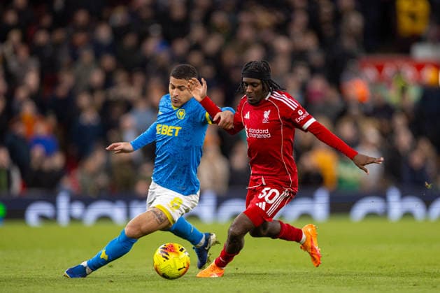 Football - FA Premier League - Liverpool FC v Wolverhampton Wanderers FC LIVERPOOL, ENGLAND - Saturday, December 27, 2025: Liverpool s Jeremie Frimpong (R) is challenged by Wolverhampton Wanderers Joao Gomes during the FA Premier League match between Liverpool FC and Wolverhampton Wanderers FC at Anfield. (Photo by David Rawcliffe Propaganda) LIVERPOOL Anfield MERSEYSIDE ENGLAND  Copyright: xDavidxRawcliffex P2025-12-27-Liverpool_Wolves-57