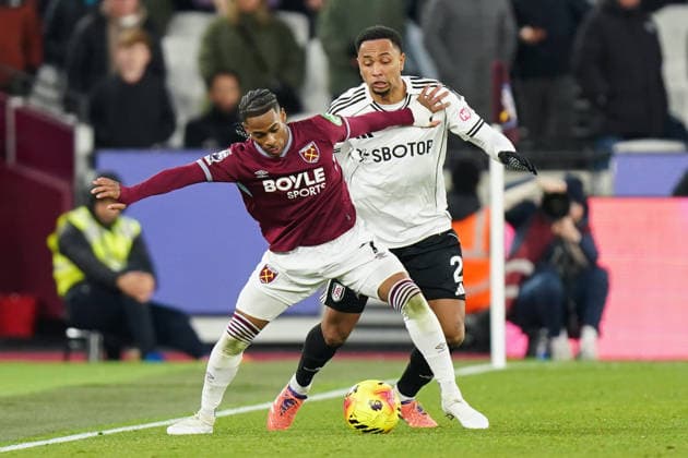 West Ham United v Fulham, Premier League Crysencio Summerville of West Ham United under pressure from Kenny Tete of Fulham during the West Ham United v Fulham Premier League match at the London Stadium, London, England on 27 December 2025 Credit: Dylan Hepworth Every Second Media Editorial use only. All images are copyright Every Second Media Limited. No images may be reproduced without prior permission. All rights reserved. Premier League and Football League images are subject to licensing agreements with Football DataCo Limited. see https: www.football-dataco.com Copyright: xIMAGO EveryxSecondxMediax ESM-1725-0044 DylanxHepworthx xEveryxSecondxMediax