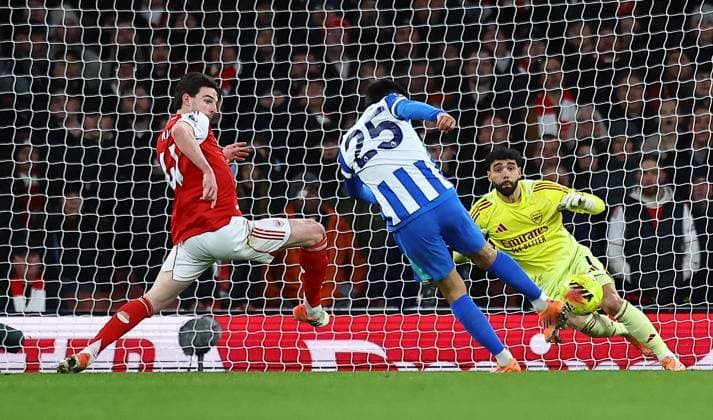 Diego Gomez of Brighton & Hove Albion scores their sides first goal Arsenal v Brighton and Hove Albion, Premier League, Football, Emirates Stadium, London, UK - 27 Dec 2025London Emirates Stadium United Kingdom EDITORIAL USE ONLY No use with unauthorised audio, video, data, fixture lists, club league logos or live services. Online in-match use limited to 120 images, no video emulation. No use in betting, games or single club league player publications. Copyright: xMichaelxZemanek Shutterstockx 16213159r