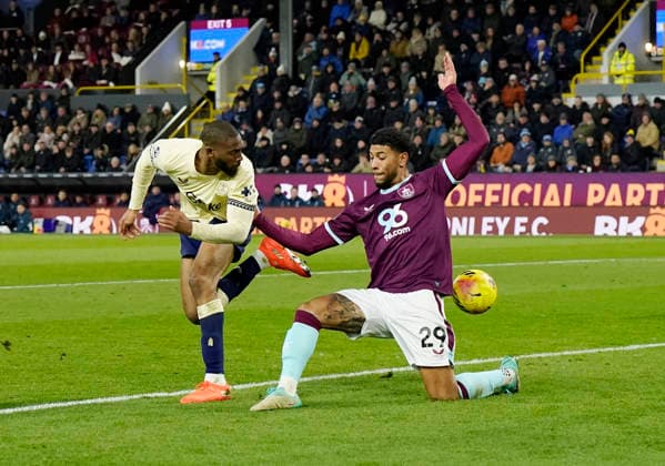 Burnley, England, 27th December 2025. Beto of Everton (l) flicks the ball past Josh Laurent of Burnley towards goal which is saved during the Burnley vs Everton Premier League match at Turf Moor, Burnley. Picture credit should read: Andrew Yates Sportimage EDITORIAL USE ONLY. No use with unauthorised audio, video, data, fixture lists, club league logos or live services. Online in-match use limited to 120 images, no video emulation. No use in betting, games or single club league player publications. SPI_035_AY_Burnley_Everton SPI-4396-0037