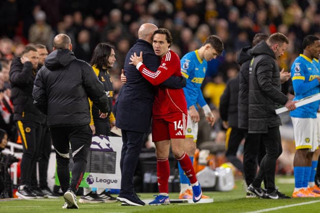Football - FA Premier League - Liverpool FC v Wolverhampton Wanderers FC LIVERPOOL, ENGLAND - Saturday, December 27, 2025: Liverpool s head coach Arne Slot embraces Federico Chiesa after he was substituted during the FA Premier League match between Liverpool FC and Wolverhampton Wanderers FC at Anfield. (Photo by David Rawcliffe Propaganda) LIVERPOOL Anfield MERSEYSIDE ENGLAND  Copyright: xDavidxRawcliffex P2025-12-27-Liverpool_Wolves-74