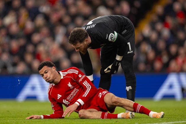 Football - FA Premier League - Liverpool FC v Wolverhampton Wanderers FC LIVERPOOL, ENGLAND - Saturday, December 27, 2025: Liverpool s Hugo Ekitike lies injured with a gash on his knee during the FA Premier League match between Liverpool FC and Wolverhampton Wanderers FC at Anfield. (Photo by David Rawcliffe Propaganda) LIVERPOOL Anfield MERSEYSIDE ENGLAND  Copyright: xDavidxRawcliffex P2025-12-27-Liverpool_Wolves-81
