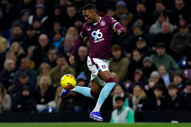 Burnley v Everton, Burnley, UK - 27 December 2025 Jaidon Anthony of Burnley during the English Premier League Match between Burnley and Everton at Turf Moor on 27 December 2025 in Burnley, England (Photo by Steve Taylor PPAUK) Burnley Turf Moor Lancashire England Copyright: xStevexTaylor PPAUKx PPA-237401