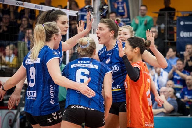 Melani Shaffmaster (Allianz MTV Stuttgart, 15) mit Team - Jubel GER, Allianz MTV Stuttgart vs. SSC Palmberg Schwerin, Volleyball Bundesliga, VBL, Spielzeit 2025 2026, 27.12.2025 GER, Allianz MTV Stuttgart vs. SSC Palmberg Schwerin, Volleyball Bundesliga, VBL, Spielzeit 2025 2026, 27.12.2025 Stuttgart Copyright: xSandyxDinkelackerx EP_SDR