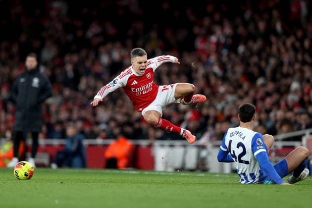 Arsenal v Brighton & Hove Albion 27 December 2025 London - Premier League Football - Arsenal v Brighton & Hove Albion - Leandro Trossard of Arsenal is fouled by Diego Coppola of Brighton & Hove Albion - (Photo by Mark Leech). London UK Copyright: xMarkxLeechxOffside